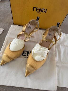 Fendi Sunflower Semol Pointed  Heels.8J8040